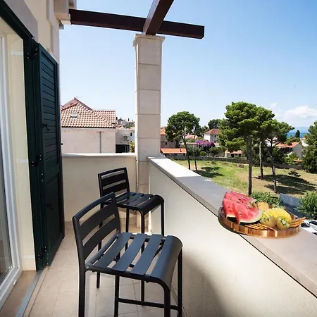 Sunny - By The Sea Sutivan