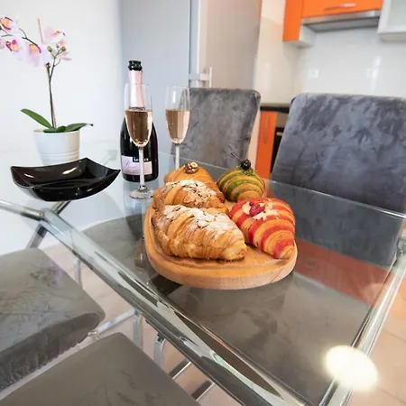 Sunny - By The Sea Lägenhet Sutivan