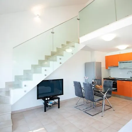 Sunny - By The Sea Sutivan